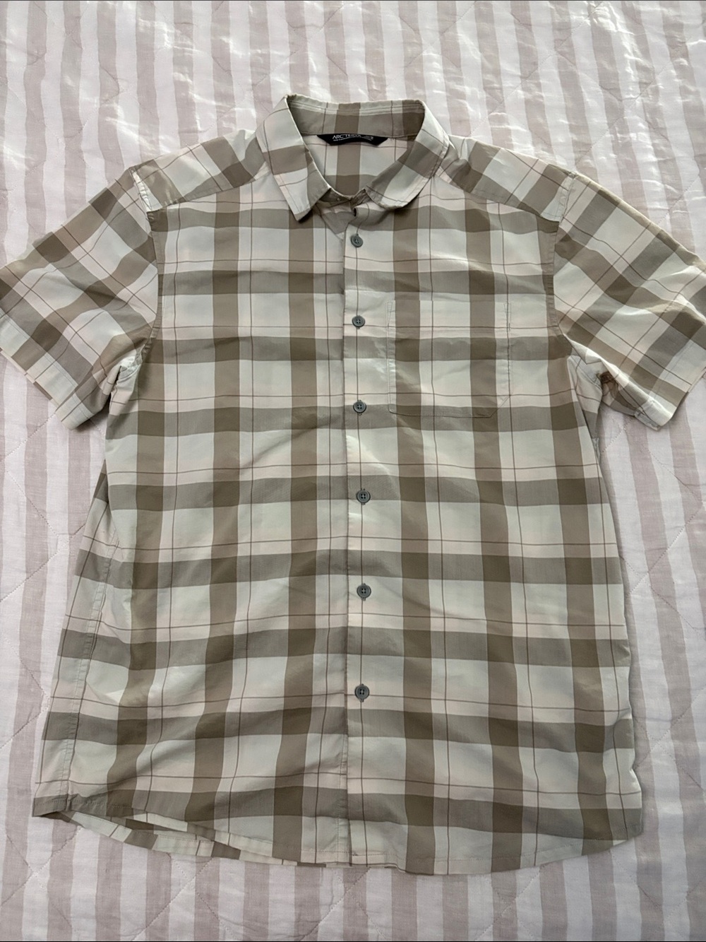 Arc'teryx Men's Short-Sleeve Plaid Button-Down Shirt in Tan and Cream